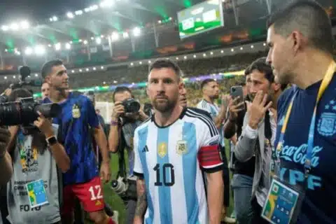 Lionel Messi trong trận đấu Vòng loại World Cup 2026 giữa Brazil và Argentina, thứ Tư (22/11/2023)