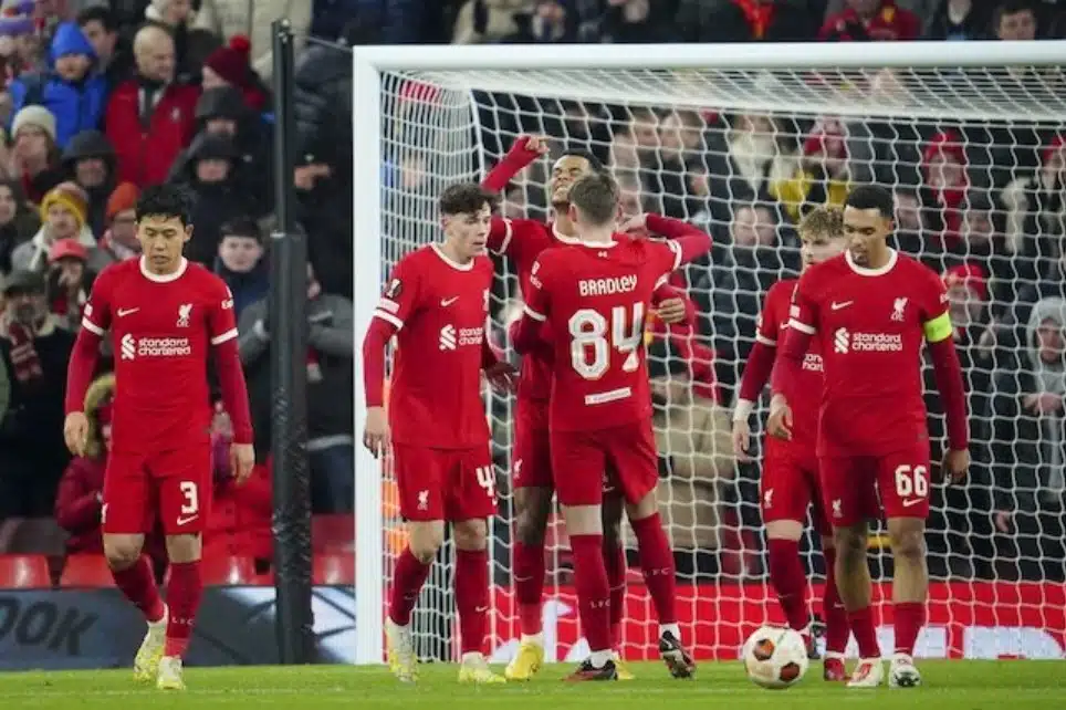 Đội hình Liverpool ăn mừng bàn thắng thứ hai của Cody Gakpo trong trận đấu với LASK vào ngày thi đấu thứ 5 bảng E Europa League 2023/2024 tại Anfield, thứ Sáu (12/01/2023)