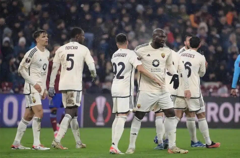 Các cầu thủ AS Roma ăn mừng bàn thắng của Romelu Lukaku vào lưới Servette ở lượt trận thứ 4 bảng G Europa League 2023/2024, thứ Sáu (12/1/2023) 